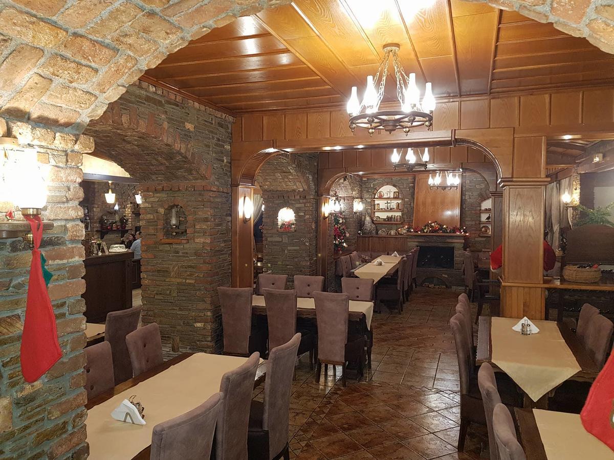 Hotel Παραδοσιακο Káto Loutrákion Exterior foto
