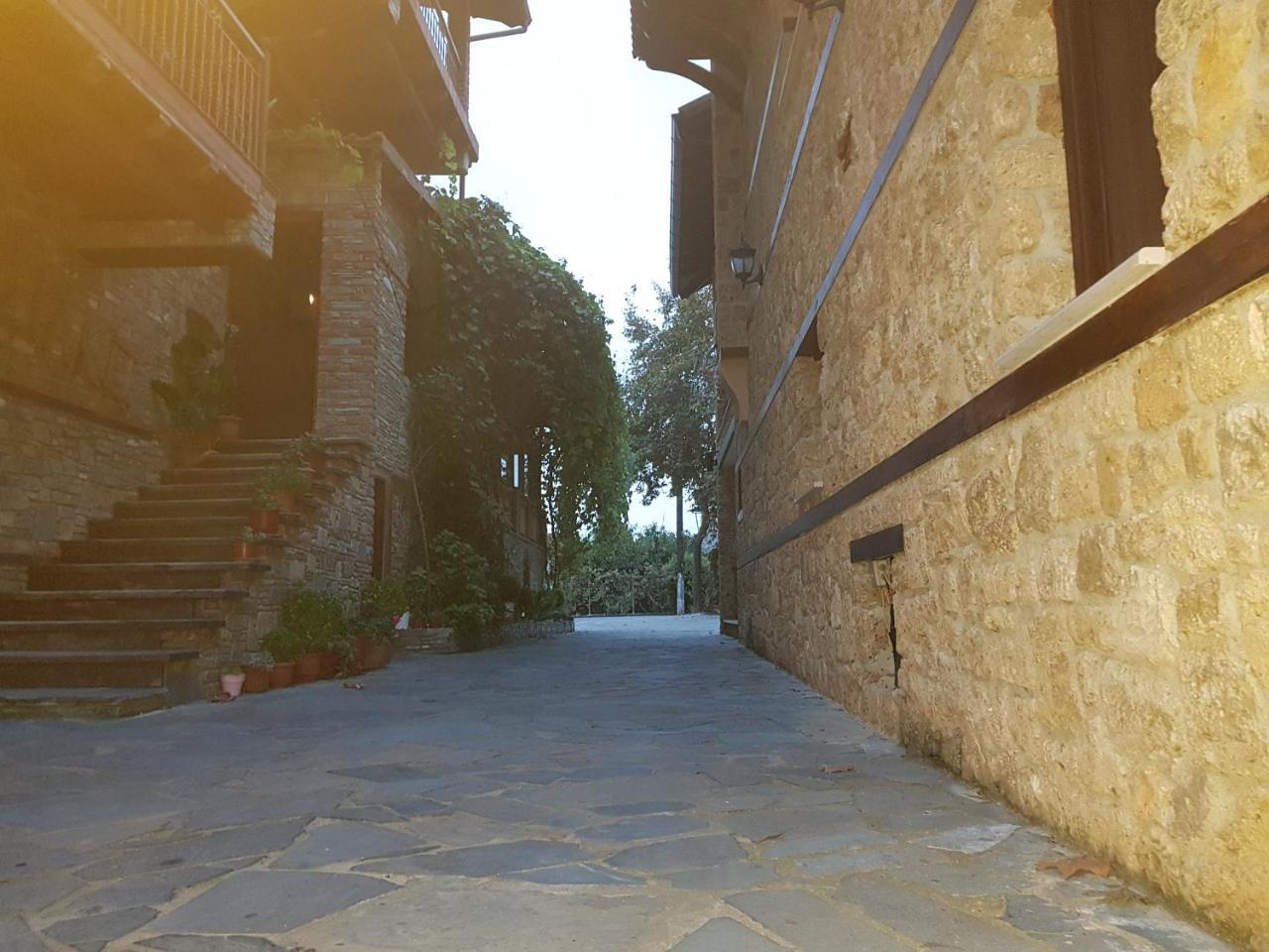 Hotel Παραδοσιακο Káto Loutrákion Exterior foto